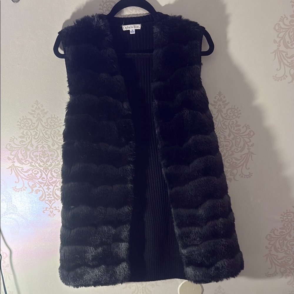 Chic Black Faux Fur Vest by
